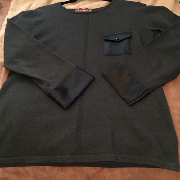 Dark gray top - Picture 3 of 4